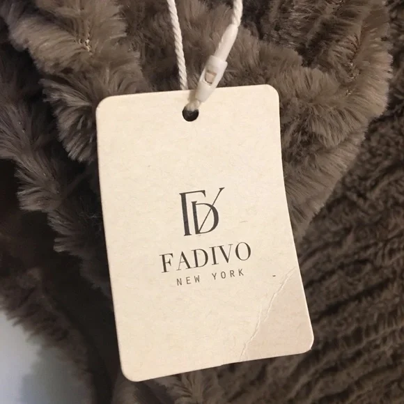 NWT FaDivo New York Sand Textured Poncho: One Size - Picture 6 of 7
